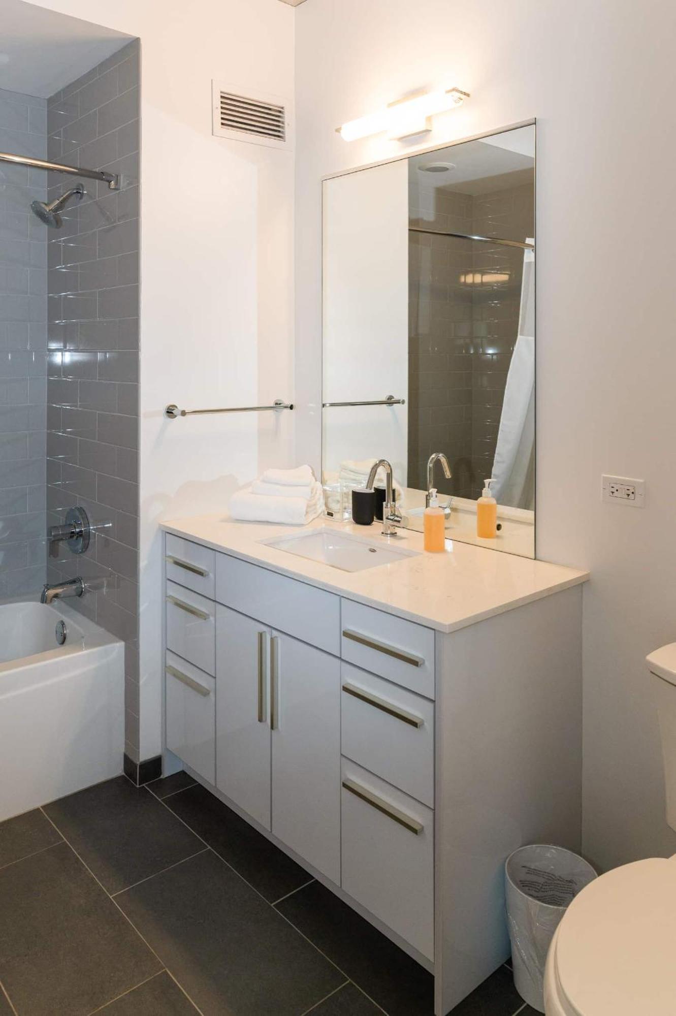 2Br Elegant Premium Suite With Balcony & Sweeping City Views Чикаго Экстерьер фото